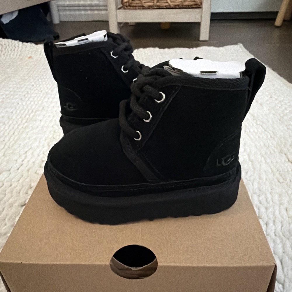 UGG Neumel II Solid Black Suede Toddler Kids Chukka Boots Shoes Size 6C